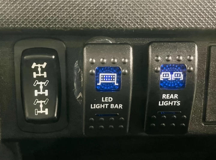 2025 POLARIS RANGER 1000 EDITION PREMIUM + 4X4 + EPS + SEULEMENT 1721 KM + GARANTIE FEVRIER 2027 + RARE & A1 