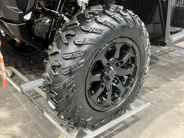 2024 BRP CAN-AM OUTLANDER MAX XT 700 EFI + DPS + 4X4 + SEULEMENT 564 KM + RARE & CONDITION A1 