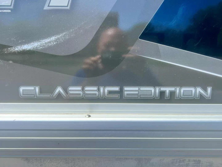 2014 PRINCECRAFT VECTRA 21 CLASSIC EDITION + MERCURY 115 H.P + ENSEMBLE SPORT 3 QUILLES + TOIT BIMINI + TOIT CAMPEUR + TOILE + REMORQUE 