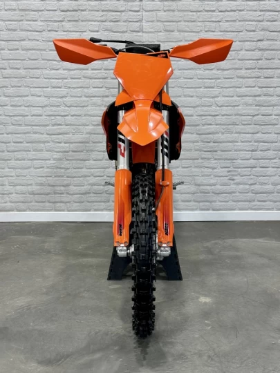 2025 KTM 250 XC-F EFI + 4 TEMPS + SEULEMENT 32 HR + IMPECCABLE & COMME NEUF A1 