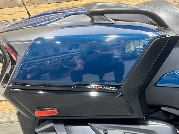 2022 BRP CAN-AM SPYDER RT SE-6 (SEMI-AUTOMATIQUE) AVEC 55901 KM + MODELE & COULEUR RARE + CONDITION A1 