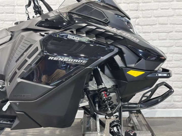 2026 BRP SKI-DOO RENEGADE ENDURO 900 ACE EFI 137'' + ECRAN 10'' + SUSPENSION A AIR + BAS KM + RARE & A1 