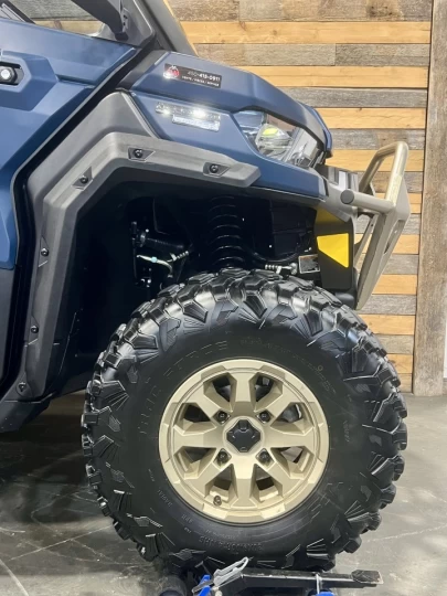 2025 BRP CAN-AM DEFENDER MAX CREW HD-10 LIMITED + 4X4 + DPS + HVAC + AUDIO + 5200 KM + GARANTIE + RARE & A1 