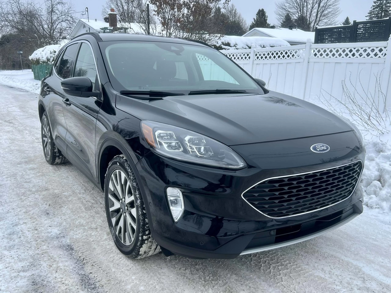 2020 FORD ESCAPE TITANIUM HYBRIDE AWD + 91150 KM + MODELE LUXUEUX & TOUTE ÉQUIPÉE  Image principale