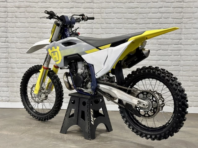 HUSQVARNA TC 250 EFI + 2 TEMPS + MX - MOTOCROSS + SEULEMENT 9. 6 HR + RARE & A1  2024