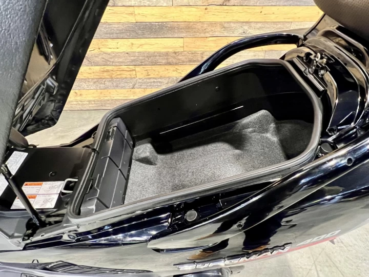 2005 SUZUKI BURGMAN 400 EFI + SEULEMENT 30711 KM + BANC 2 PASSAGERS & DOSSIER + RARE & A1 