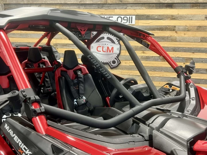 2025 BRP CAN-AM MAVERICK MAX X3 X-RS TURBO ''RR'' 200 H.P + D.P.S + 4X4 + 72'' +4 PASSAGERS + SEULEMENT 1403 KM + RARE & CONDITION A1 