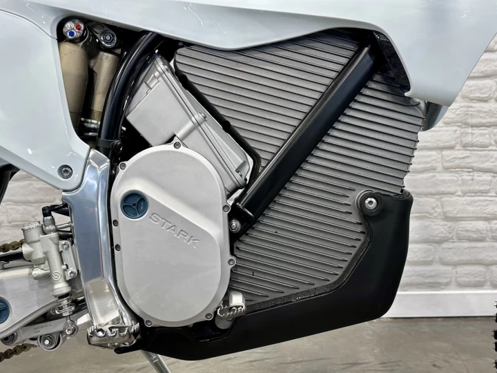 2026 STARK FUTURE VARG EX 60 HP @ 80 HP (ALPHA) + 100% ÉLECTRIQUE LÉGALE SUR ROUTE + NEUF 0 KM + GARANTIE 2 ANS + RARE & A1 