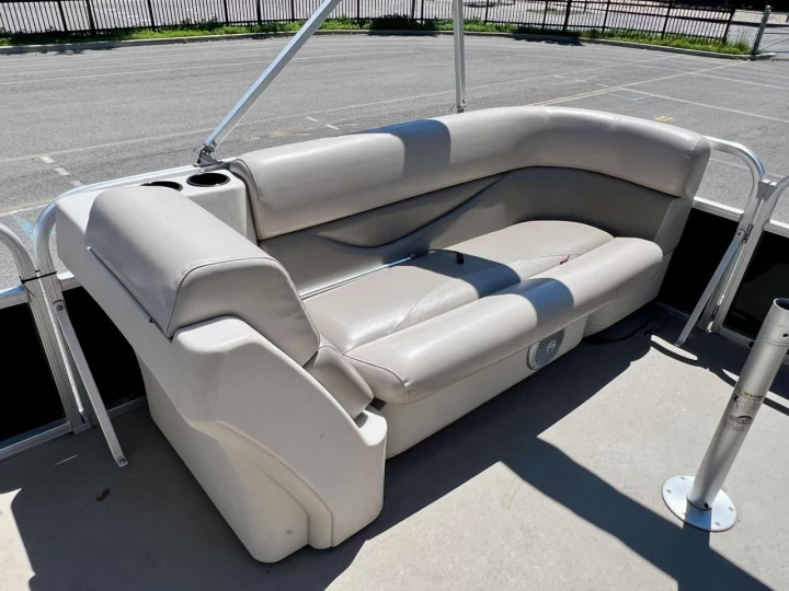 2014 PRINCECRAFT VECTRA 21 CLASSIC EDITION + MERCURY 115 H.P + ENSEMBLE SPORT 3 QUILLES + TOIT BIMINI + TOIT CAMPEUR + TOILE + REMORQUE 
