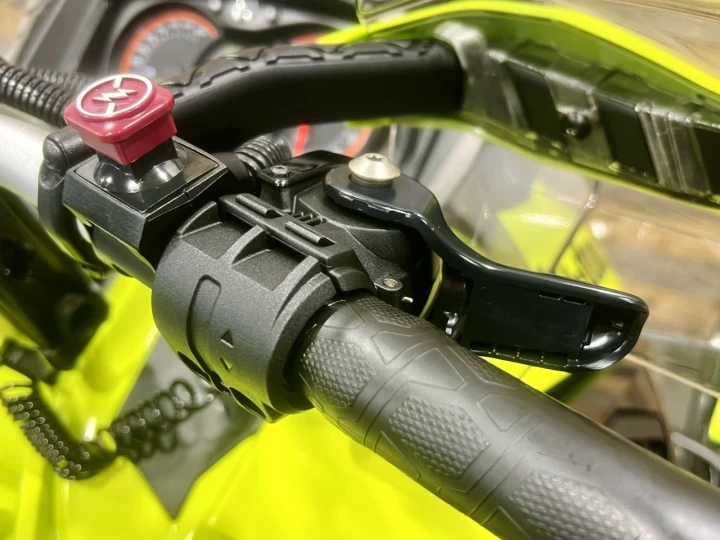 2018 BRP SKI-DOO RENEGADE X 1200 EFI 4-TEC 137'' ITC + 19763 KM + COULEUR RARE & CONDITION A1 