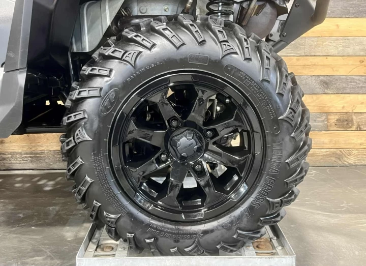 2024 BRP CAN-AM OUTLANDER MAX XT 700 EFI + DPS + 4X4 + SEULEMENT 564 KM + RARE & CONDITION A1 