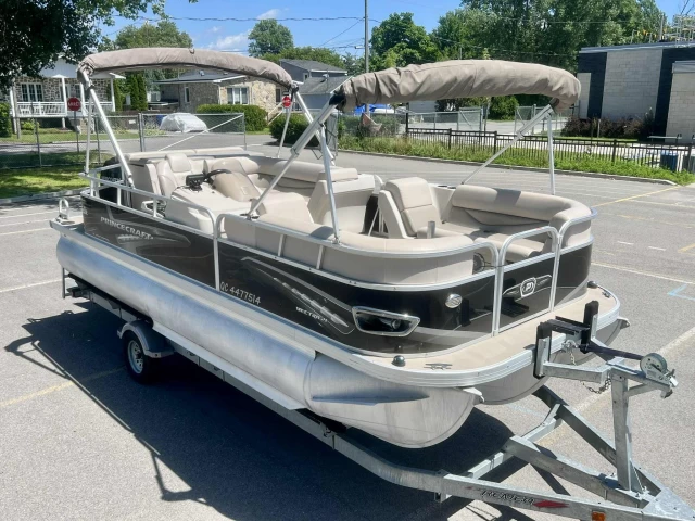 PRINCECRAFT VECTRA 21 CLASSIC EDITION + MERCURY 115 H.P + ENSEMBLE SPORT 3 QUILLES + TOIT BIMINI + TOIT CAMPEUR + TOILE + REMORQUE  2014