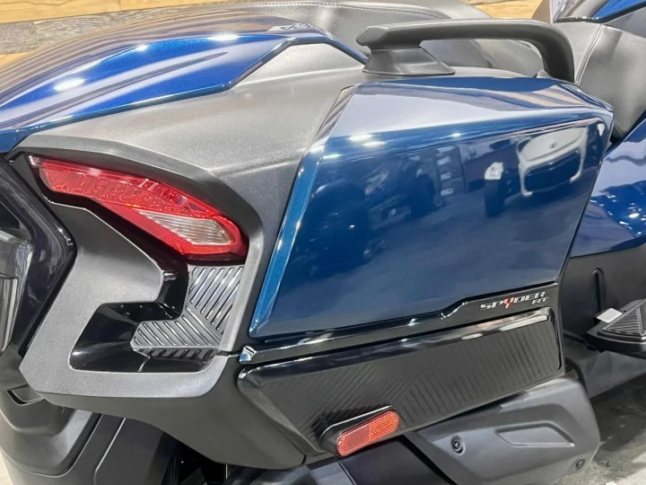 2022 BRP CAN-AM SPYDER RT SE-6 (SEMI-AUTOMATIQUE) AVEC 55901 KM + MODELE & COULEUR RARE + CONDITION A1 