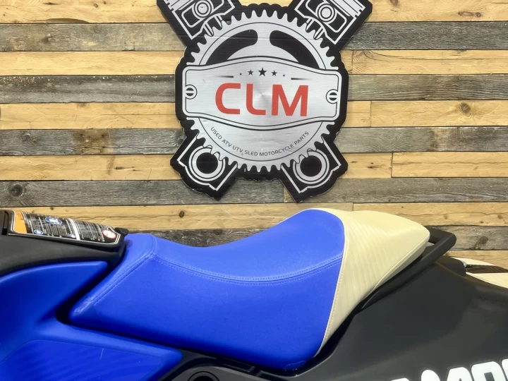 2025 BRP SEA-DOO SPARK TRIXX 1UP + IBR + VTS + MODE TRIXX + AUDIO + SEULEMENT 16 HR + RARE & A1 