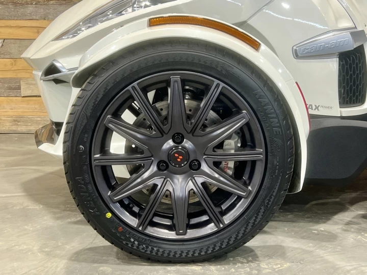 2017 BRP CAN-AM SPYDER RT-S SE-6 (SEMI-AUTOMATIQUE) ROTAX 1330 cc EFI + SEULEMENT 25499 KM + RARE & A1 