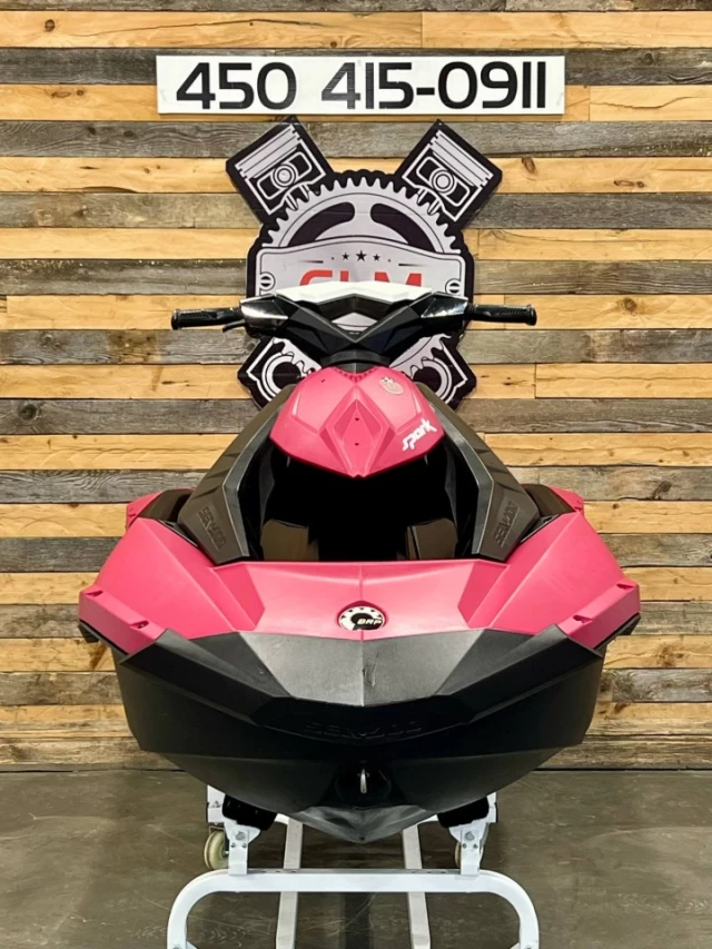 BRP SEA-DOO SPARK 2UP 900 ACE EFI + SEULEMENT 65 HR + COULEUR RARE & CONDITION A1  2015