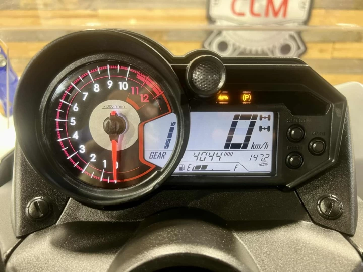 2017 YAMAHA YXZ 1000R EFI SS-SPORT SHIFT + EPS + 4X4 + FOX PODIUM X2 + SEULEMENT 4044 KM 