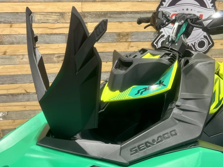 2017 BRP SEA-DOO SPARK TRIXX 2UP + IBR + VTS + SEULEMENT 117 HR + RARE & CONDITION A1 