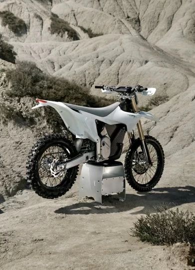 2025 STARK FUTURE VARG EX 60 HP @ 80 HP + LÉGALE SUR LA ROUTE + NEUF 0 KM + GARANTIE 2 ANS 