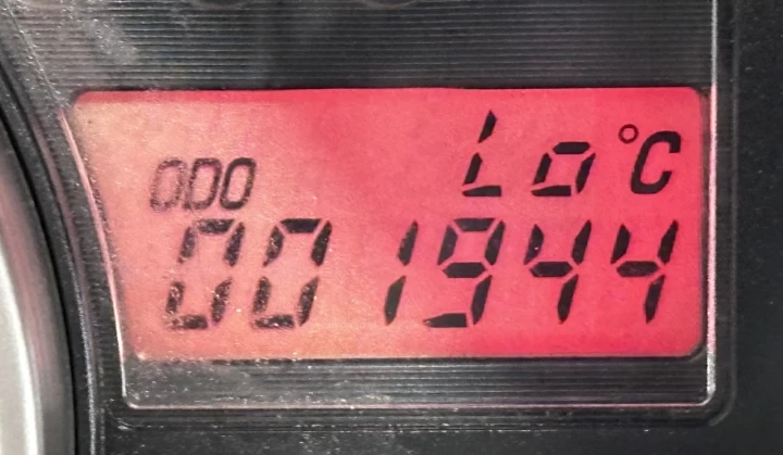 2014 YAMAHA YZF 600 EFI = R6 + SEULEMENT 1944 KM + RARE & A1 