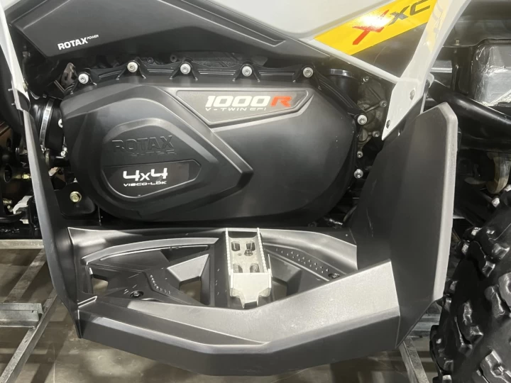 2024 BRP CAN-AM RENEGADE X-XC 1000R EFI + 4WD + DPS + FOX + SEULEMENT 1686 KM + RARE & A1 