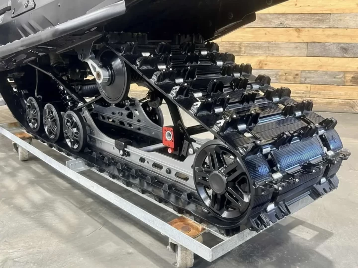 2025 BRP SKI-DOO RENEGADE ENDURO 900 ACE TURBO 130 H.P I.T.C 137'' + REV GEN5 + ECRAN COULEUR 10'' + GPS + AIR RIDE + SEULEMENT 2836 KM 