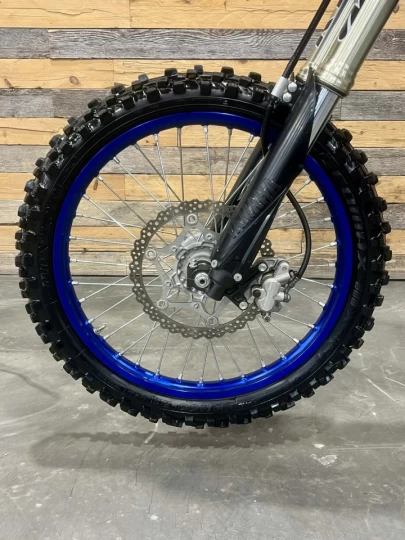 2021 YAMAHA YZ 450F + SEULEMENT 30 HR + FULL EXHAUST FMF RACING + MX-MOTOCROSS-ENDURO + RARE & CONDITION A1 