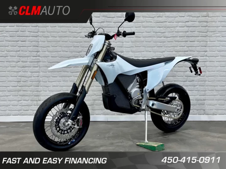 2026 STARK FUTURE VARG SM = SUPERMOTARD 60HP @ 80 HP + 100% VE MOTO ÉLECTRIQUE LÉGALE SUR ROUTE + NEUF + GARANTIE 2 ANS 