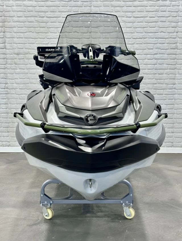 BRP SEA-DOO FISHPRO APEX EDITION 300 HP + IBR + VTS + IDF + GPS + AUDIO + TECH PKG + COOLER + 3 PASSAGERS + 4 HR + RARE & A1  2025