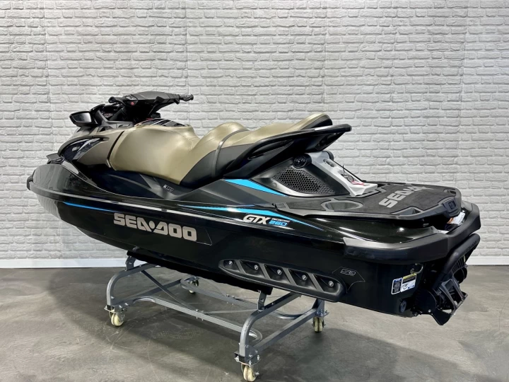 2016 BRP SEA-DOO GTX LIMITED 260 HP I.S = SUSPENSION INTELLIGENTE + IBR + VTS + 124 HR SEULEMENT + 3 PASSAGERS 