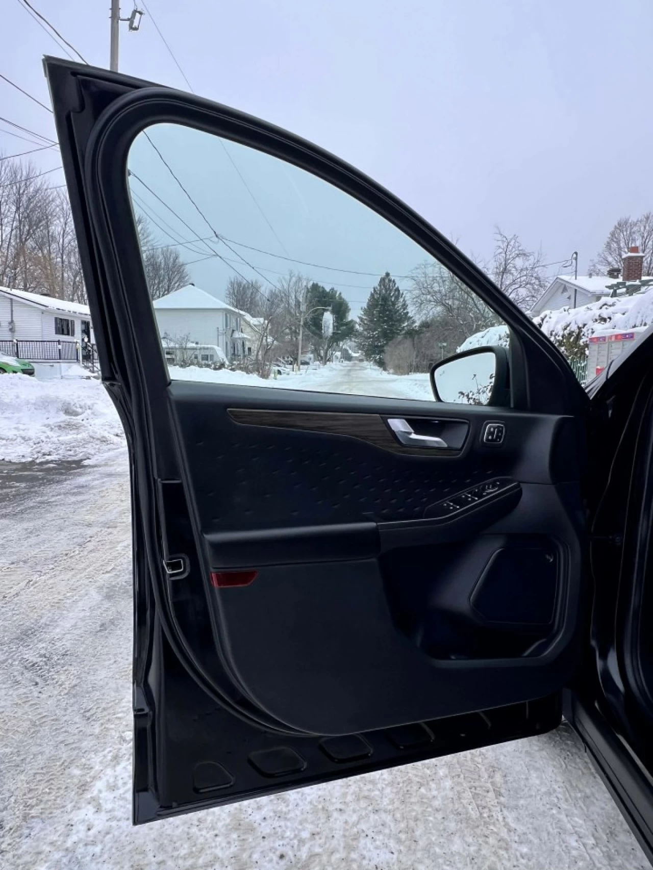 2020 FORD ESCAPE TITANIUM HYBRIDE AWD + 91150 KM + MODELE LUXUEUX & TOUTE ÉQUIPÉE  Image principale