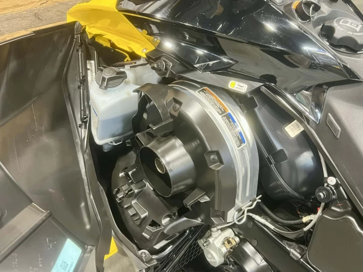 2023 BRP SKI-DOO SUMMIT NEO+ PREMIUM 600 EFI 55 H.P 146'' + SEULEMENT 1035 KM + REV GEN4 + RARE & CONDITION A1 