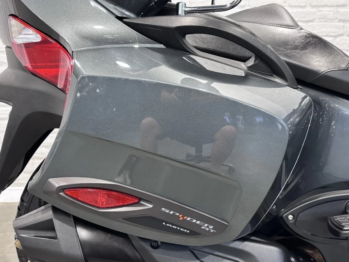 2018 BRP CAN-AM SPYDER RT LIMITED EDITION DARK SE-6 (SEMI-AUTOMATIQUE) ROTAX 1330 cc ACE EFI + 56197 KM + RARE & A1 