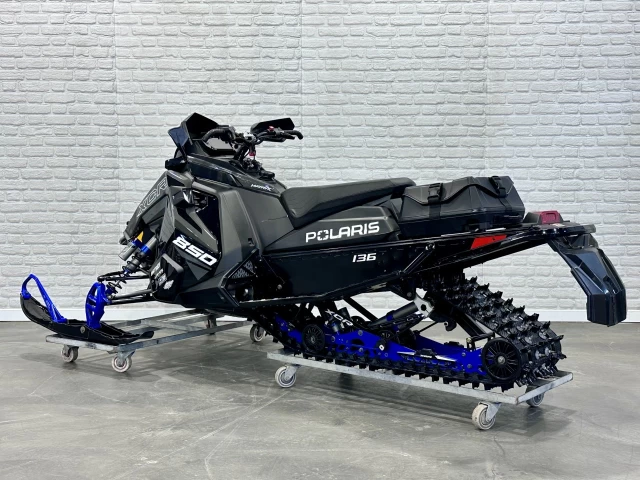 POLARIS INDY XCR 850 MATRYX 136'' + GPS 7'' + SEULEMENT 1740 KM + GARANTIE + RARE & A1  2024