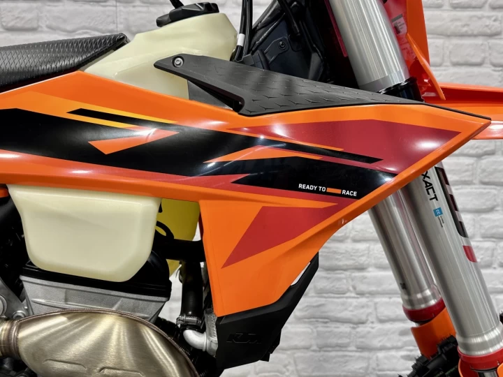 2025 KTM 250 XC-F EFI + 4 TEMPS + SEULEMENT 32 HR + IMPECCABLE & COMME NEUF A1 