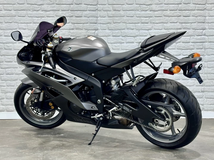 2014 YAMAHA YZF 600 EFI = R6 + SEULEMENT 1944 KM + RARE & A1 