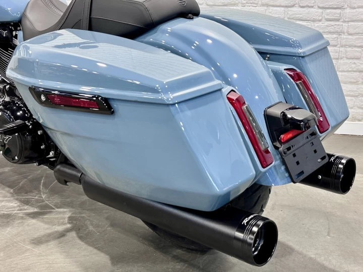 2024 HARLEY DAVIDSON FLTRX ROAD GLIDE 117 c.i = 1923 cc EFI + SEULEMENT 4492 KM + ECRAN 12'' + GARANTIE 2029 + RARE & A1 
