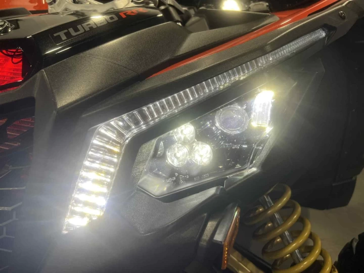 2020 BRP CAN-AM MAVERICK X3 X-RS TURBO ''RR'' 195 HP + 4X4 + DPS + 72 POUCES + RARE 