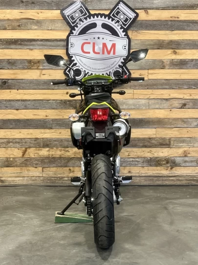 2023 KAWASAKI KLX 300 SM - SUPER MOTARD + LÉGALE SUR LA ROUTE + SEULEMENT 8 KM 