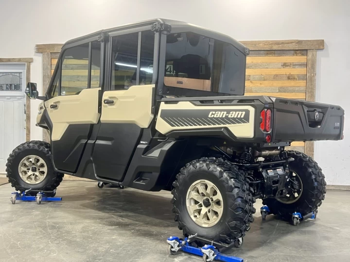 2025 BRP CAN-AM DEFENDER MAX CREW HD-10 LIMITED + 4WD + DPS + 650 KM SEULEMENT + 6 PASSAGERS + TOUTE ÉQUIPÉE+ RARE & A1 