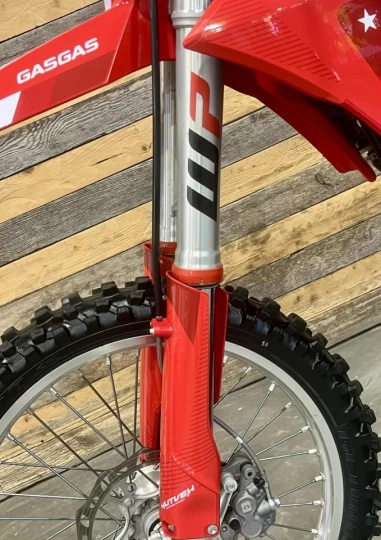 2024 GASGAS MC 450F EFI + 4 TEMPS + MX-MOTOCROSS + SEULEMENT 50 HR + KIT GRAPHIQUE CUSTOM NEUF 