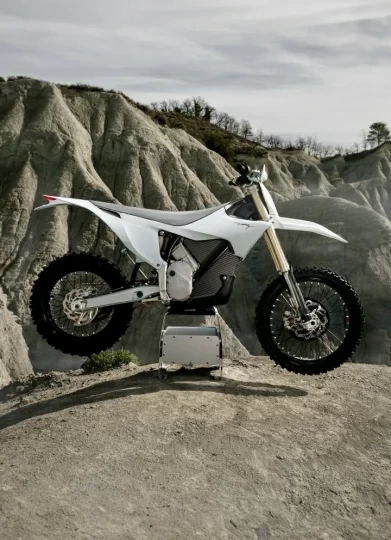 2025 STARK FUTURE VARG EX 60 HP @ 80 HP + LÉGALE SUR LA ROUTE + NEUF 0 KM + GARANTIE 2 ANS 