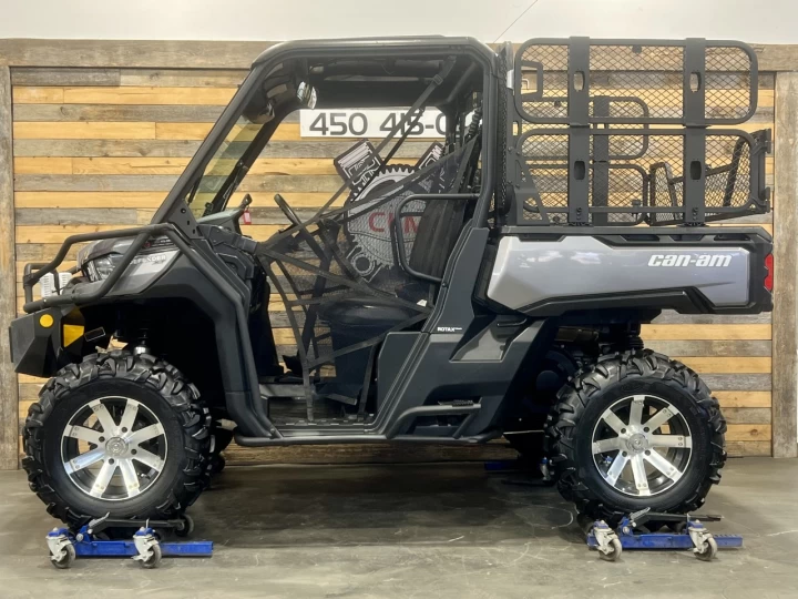 2018 BRP CAN-AM DEFENDER XT HD-10 + 4WD + DPS + BEAUCOUP D'ÉQUIPEMENTS $$$ + RARE & A1 