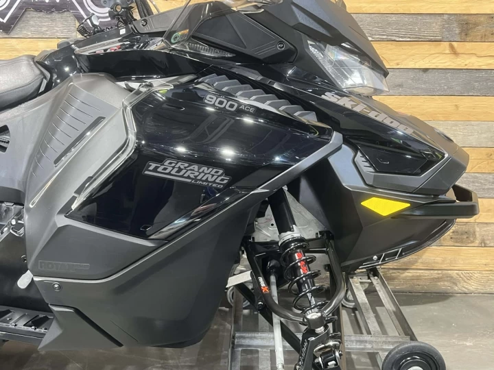 2023 BRP SKI-DOO GRAND TOURING LIMITED 900 ACE EFI + ITC + 137'' QUIET DRIVE + SUSPENSION A AIR _ BAS KM 6805 KM 