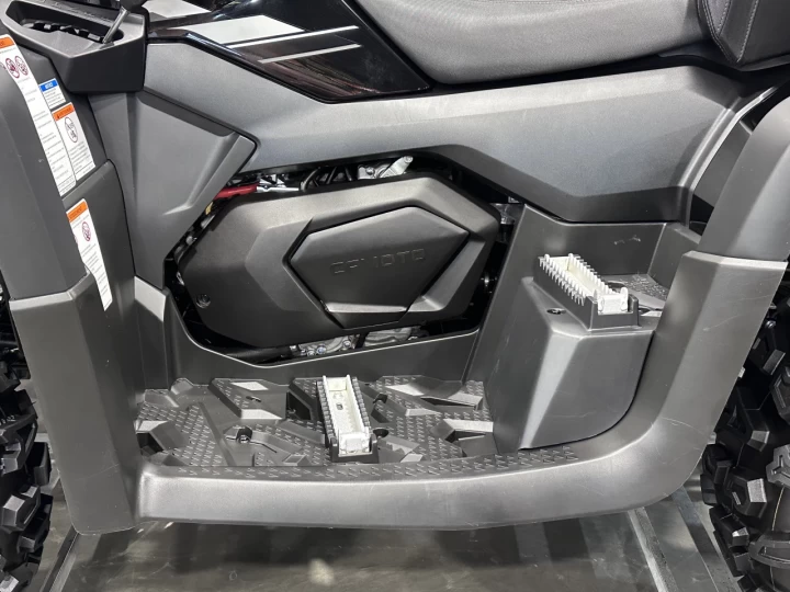 2025 CF MOTO C-FORCE 600 EFI TOURING + EPS + 4WD + SEULEMENT 136 KM + GARANTIE 2030 + RARE & IMPECCABLE A1 