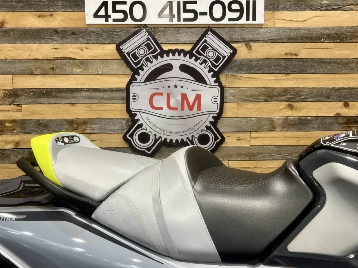 2024 BRP SEA-DOO RXT-X 325 H.P + IBR + VTS + PREMIUM AUDIO + TECH PKG + 40 HR + 3 PASSAGERS + RARE 