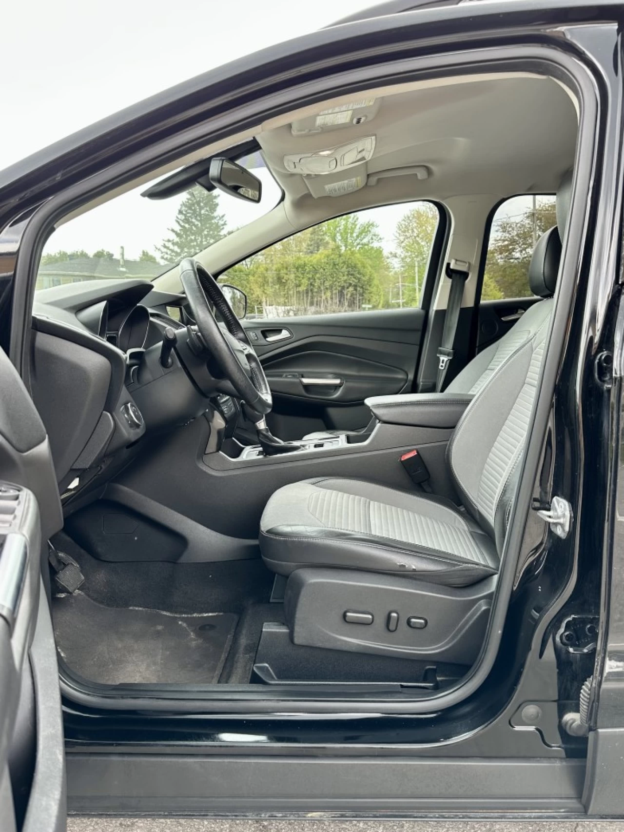 2017 FORD ESCAPE TITANIUM 4WD + 2.0L ECOBOOST + 172524 KM + TOUTE NOIR  Image principale