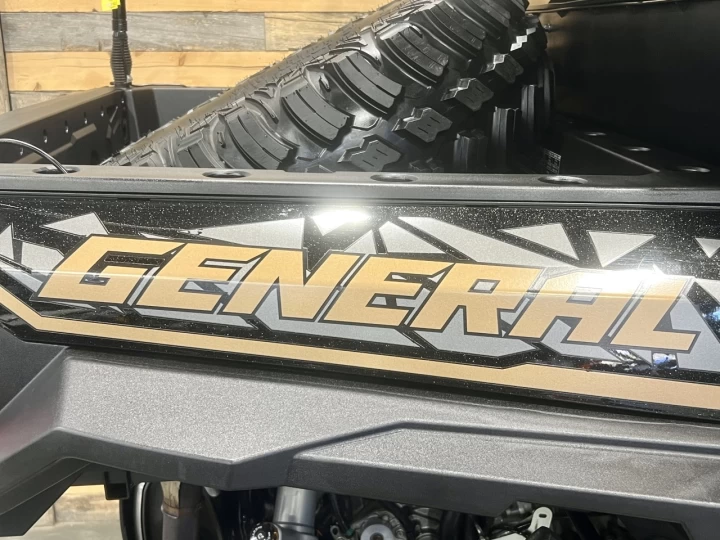 2023 POLARIS GENERAL 4 XP 1000 DLX-DELUXE EDITION + 4X4 + EPS + RIDE COMMAND GPS - AUDIO + 4 PASSAGERS + GARANTIE SEPT 2028 