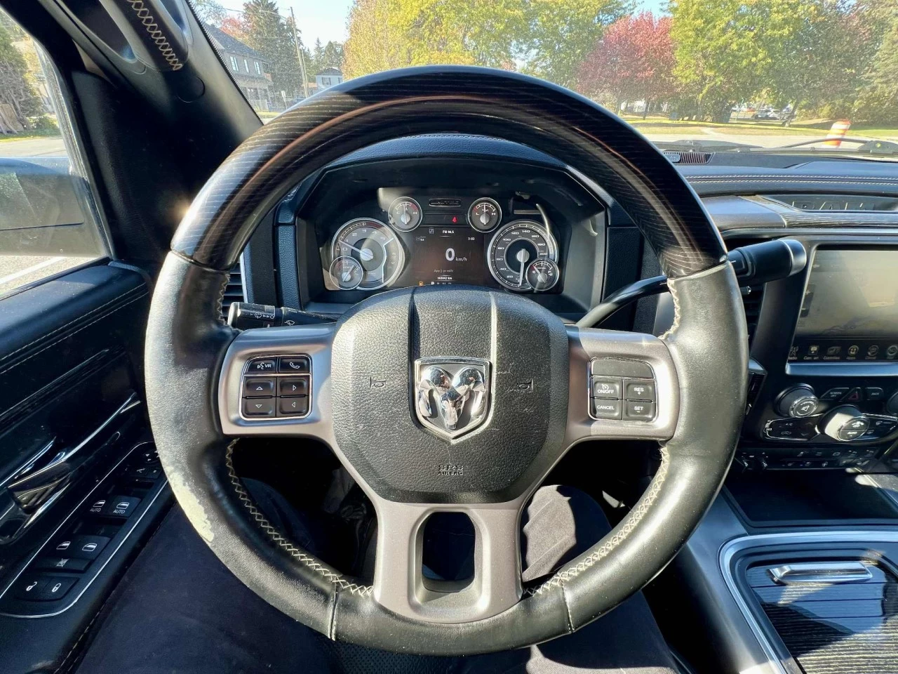 2017 RAM 3500 VERSION LIMITED + CUMMINS 6.7L TURBO DIESEL + CREW CAB + DRW 6 ROUES + TOUTE ÉQUIPÉE + RARE & A1  Main Image