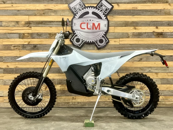 2025 STARK FUTURE VARG EX 60 H.P @ 80 H.P + LÉGALE SUR LA ROUTE + 0KM NEUVE + 2 ANS DE GARANTIE 